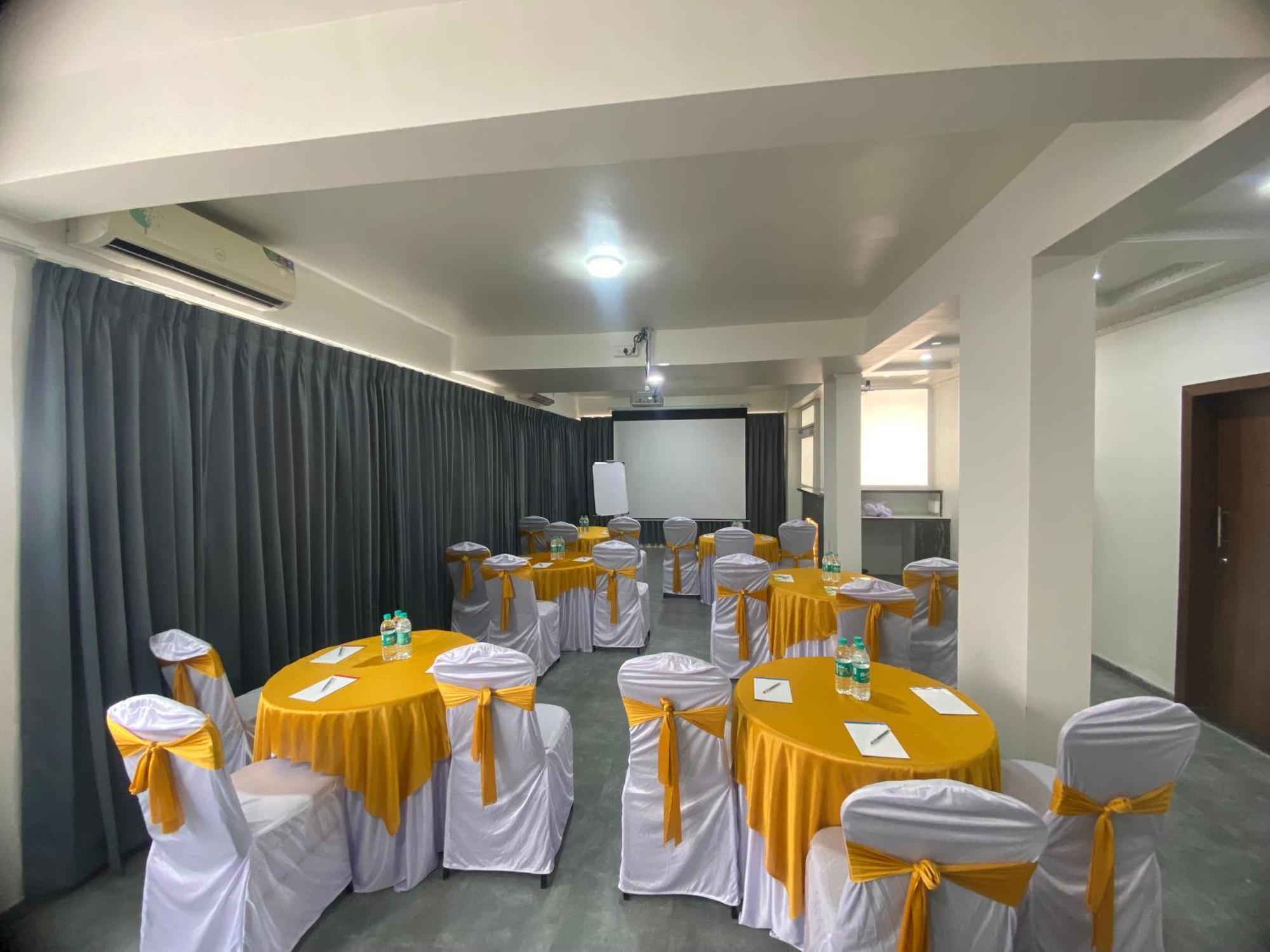 Staybird - Silver Oak, An Hotel, Kharadi 3*
