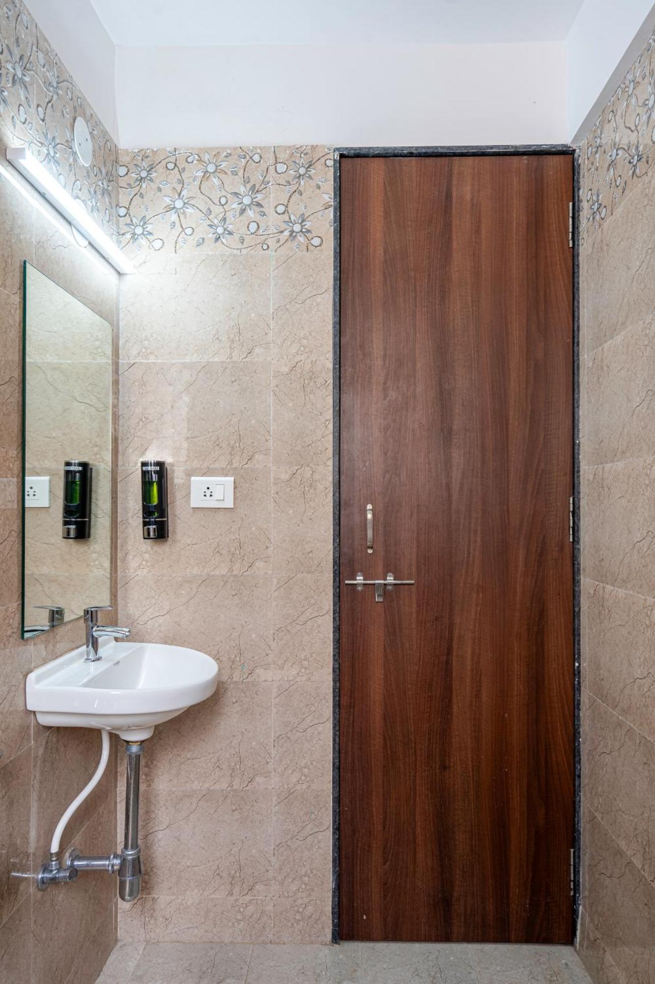 Staybird - Silver Oak, An Hotel, Kharadi Bed & Breakfast