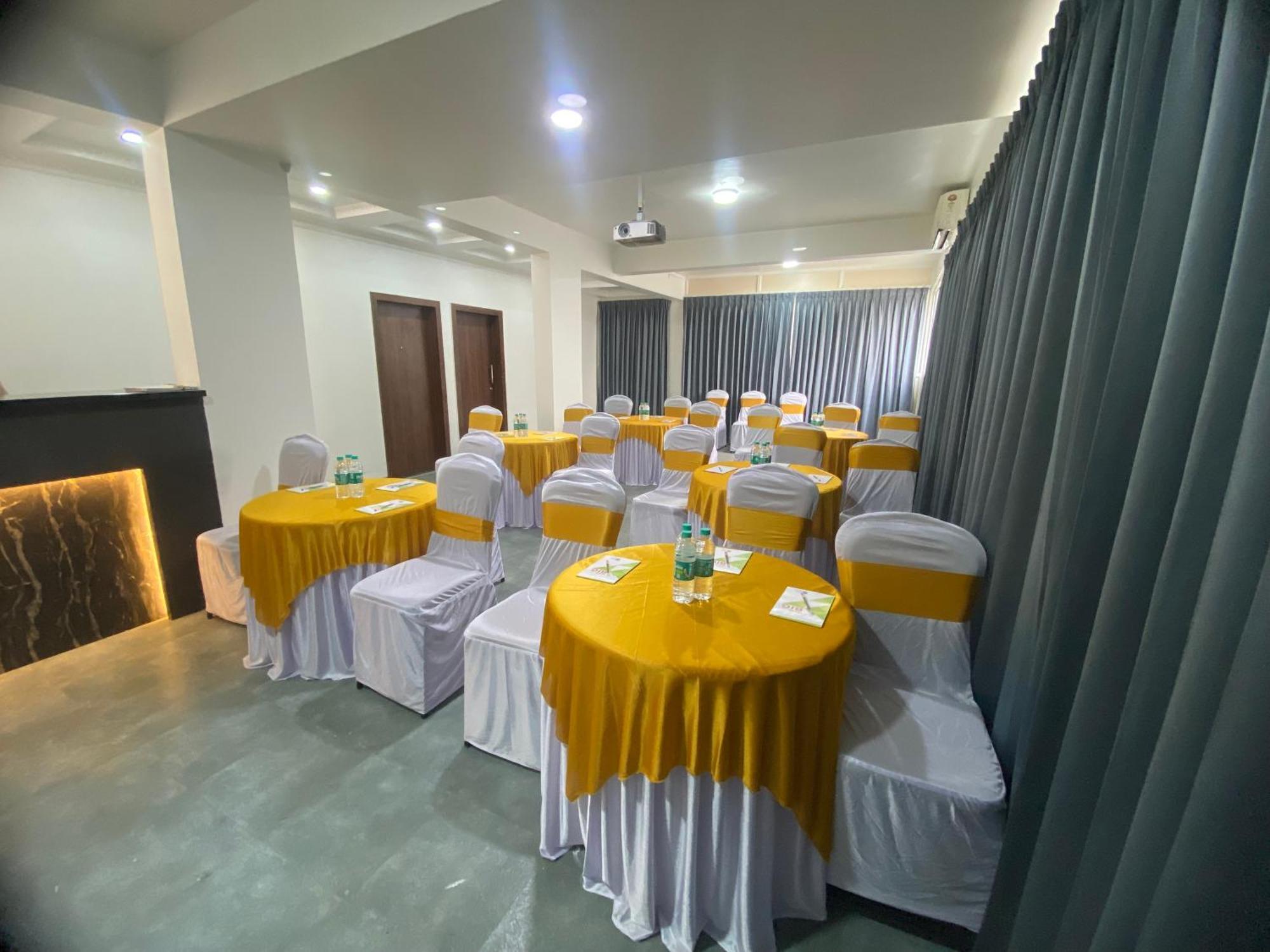 Bed & Breakfast Staybird - Silver Oak, An Hotel, Kharadi Pune