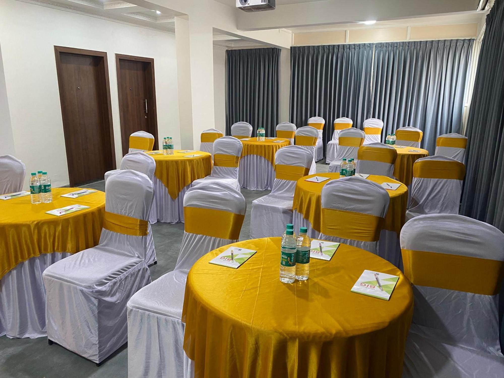 Staybird - Silver Oak, An Hotel, Kharadi Bed & Breakfast Pune